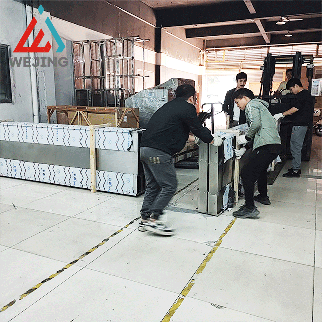 M&aacute;quina llenadora, etiquetadora, embalaje con cinta.