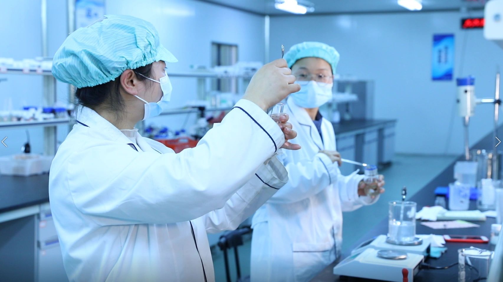 Agua purificada para productos de cuidado de la piel.