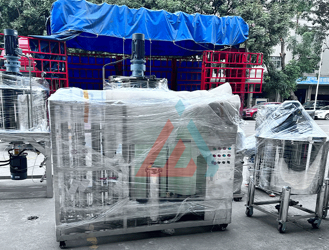 Pote de emulsificaci&oacute;n y tratamiento de agua en espera de carga y env&iacute;o.