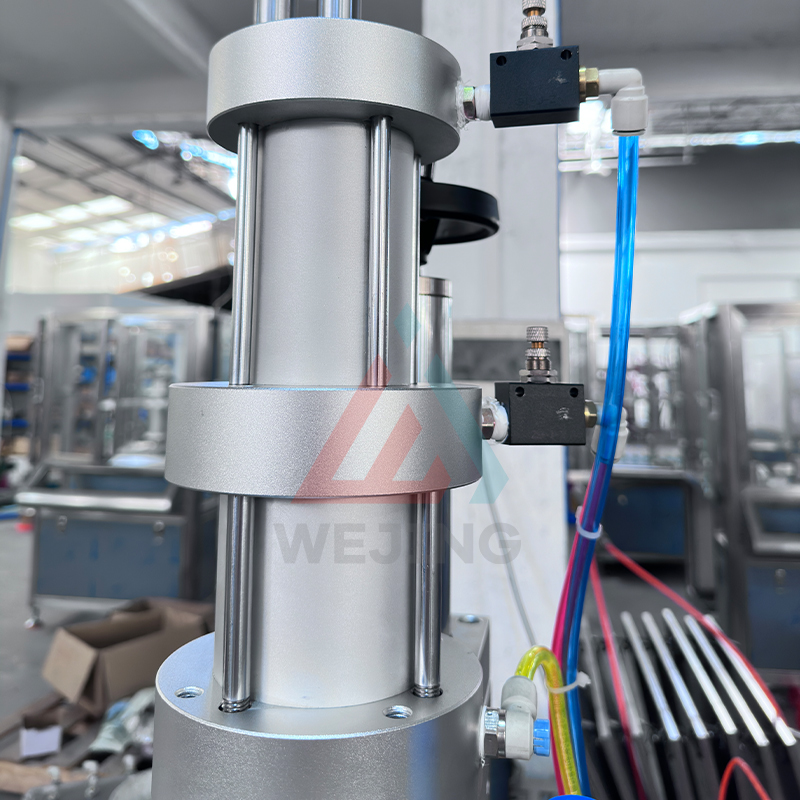 Máquina semiautomática de llenado y sellado de gases en aerosol BOV con control neumático