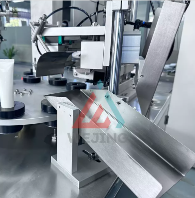 M&aacute;quina de llenado y sellado de tubos