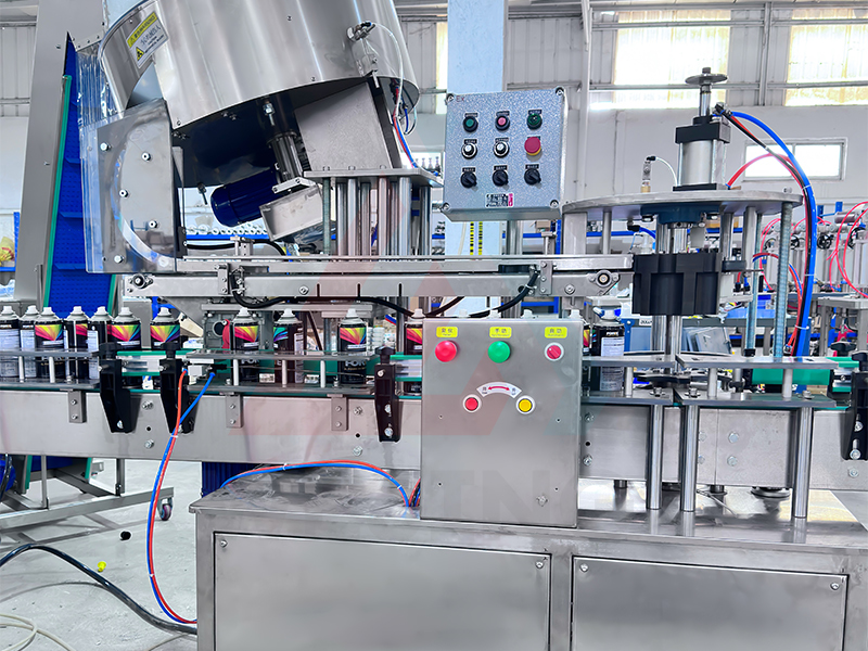 6.M&aacute;quina prensadora de tapas exteriores