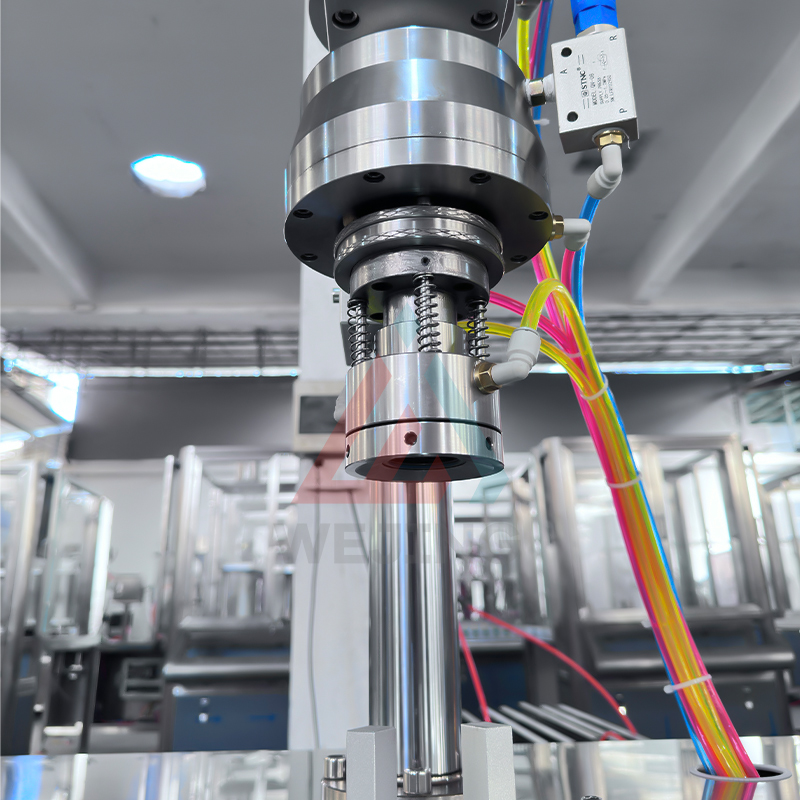 Máquina semiautomática de llenado y sellado de gases en aerosol BOV con control neumático