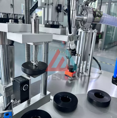 M&aacute;quina de llenado y sellado de tubos