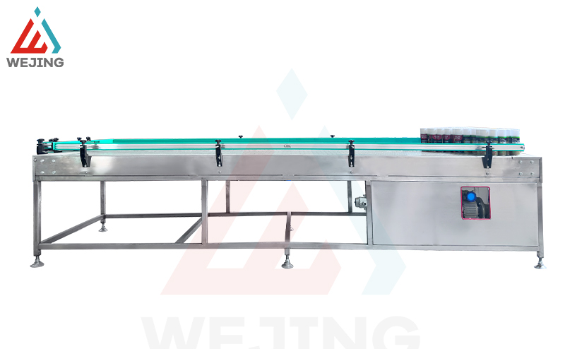 Mesa-de-recogida-de-latas-de-aerosol