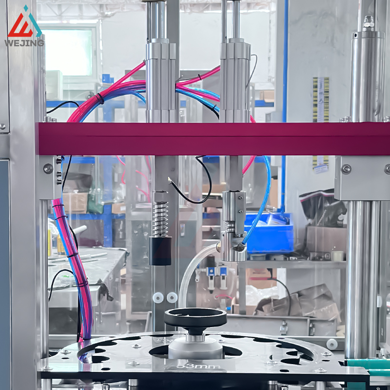 Máquina automática de limpieza de vástago de válvula y prueba de presión de latas de aerosol BOV